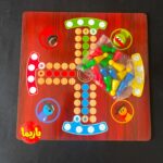 بازی منچ و مارپله چوبی